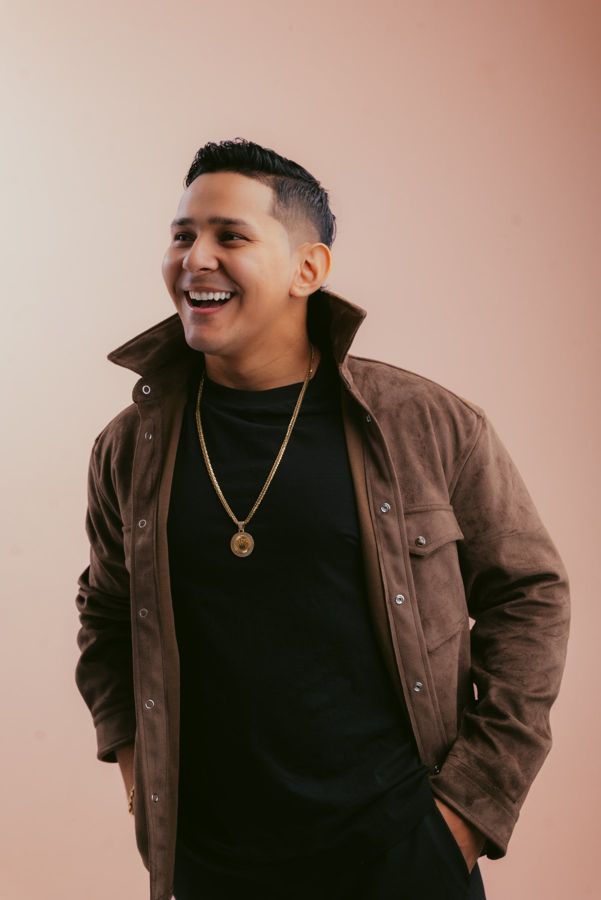 Feider de Aguas sonriendo